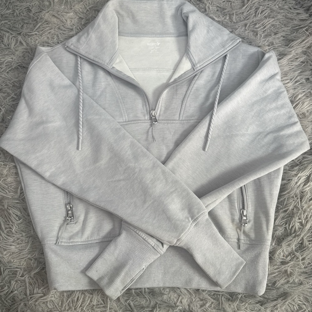 Old Navy Women's Light Gray Half-Zip with thumb holes Sweatshirt